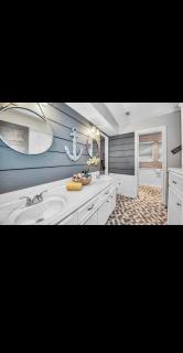 Furnished 7BR Home with Pool - Executive-Style, North Housto - Houston - 1