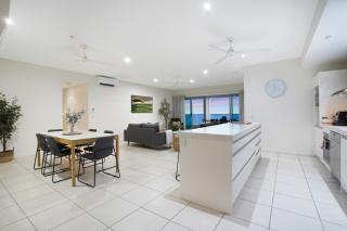Sub-Penthouse Stunner Harbour Views & Pool - Darwin - 5