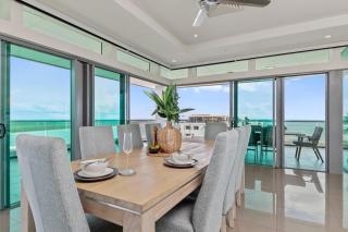 Premier Penthouse Serene Harbour Views BBQ & Pool - 4