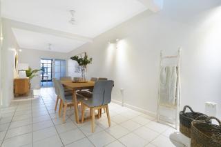 Beachside Retreat in Cullen Bay - Larrakeyah - 4