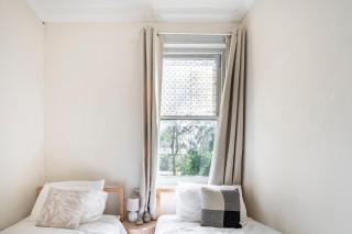 Minerva House, Saddleworth - - 5