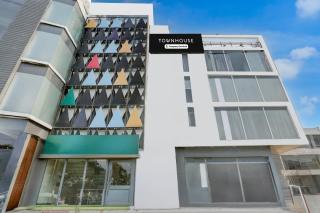 Super Townhouse Sector 64 Near WorldMark Gurugram Formerly Vero - Gurgaon - 0