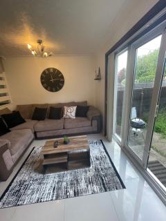 Luxury 3BR, Sleeps 8, Parking - Dartford - 9