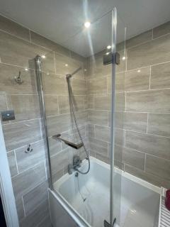 Luxury 3BR, Sleeps 8, Parking - Dartford - 4