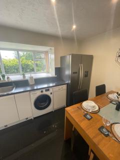 Luxury 3BR, Sleeps 8, Parking - Dartford - 1