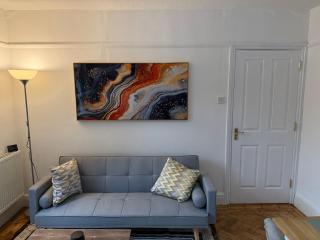 Spacious 4 Bed 2 Bath Cardiff Central Free Parking - Cardiff - 1