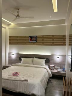 Jayam Royal Stays - Dehu - 4