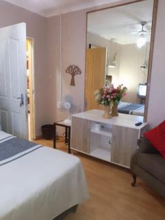 Garden View Guesthouse Fleurhof - 9