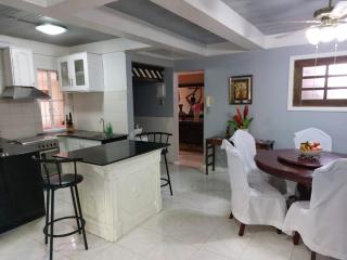 Hilltop Inn - - 1