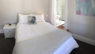Luxury Village Villa 200metres from Village - Havelock North - 7