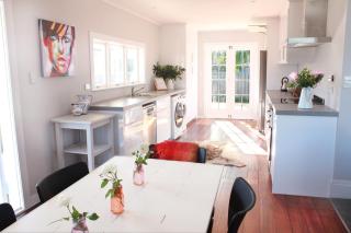 Luxury Village Villa 200metres from Village - Havelock North - 3
