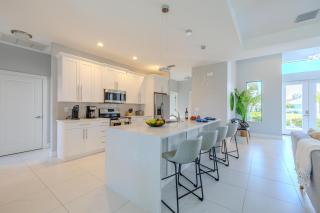 Modern Escape - Cape Coral - 5