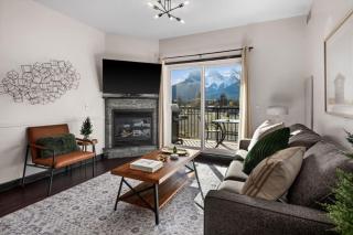Chic Mountain View - Pool & HotTub - Fireplace - BBQ! - Canmore - 3