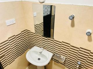 Aura Home Stay - 9