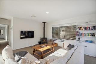 Frankton Favourite - Queenstown Holiday Home - 9