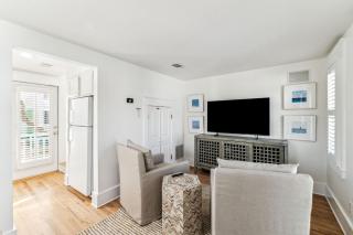 SEASIDE - 1 BR Cottage 75 feet from beach access - 3