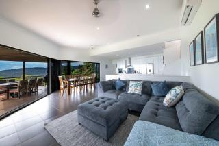 Airlie Views Whitsunday Holiday Home with Ocean Views - Airlie Beach - 9