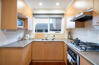 Bright 2B Coastal Getaway Steps From Beach - Melbourne - 3