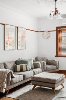 Charming 1930s Cottage Retreat I Pet Friendly Escape - 9