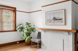 Charming 1930s Cottage Retreat I Pet Friendly Escape - Geelong West - 8