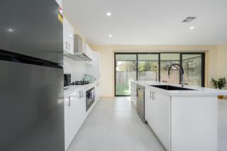 Westmeadow Breeze Skyline Stay 8 Min to Airport - Melbourne - 2
