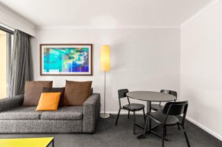 Sleek 1-Bed by Jubilee Park with Pool - Sydney - 4