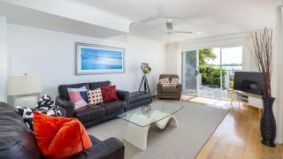 Picturesque Water Views - Sandstone Point - 9