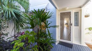 Picturesque Water Views - Sandstone Point - 1