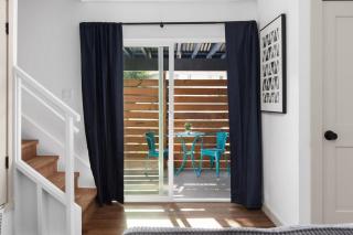 Cozy-Chic 2BR Patio Ideal for Groups - Austin - 3