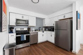 Cozy-Chic 2BR Patio Ideal for Groups - Austin - 8