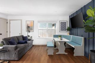 Cozy-Chic 2BR Patio Ideal for Groups - Austin - 0