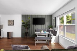 Stylish 2BR Oasis with Private Patio - Sleeps 8 - Austin - 9