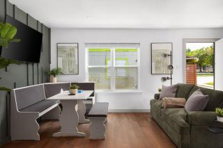 Stylish 2BR Oasis with Private Patio - Sleeps 8 - Austin - 3