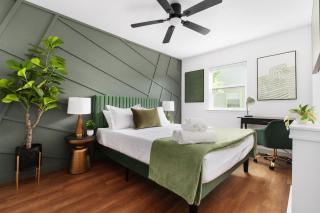 Stylish 2BR Oasis with Private Patio - Sleeps 8 - Austin - 0