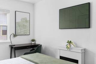 Stylish 2BR Oasis with Private Patio - Sleeps 8 - Austin - 8