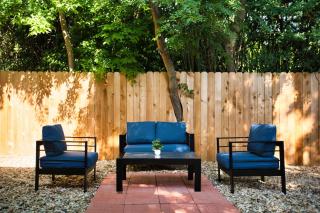 Chic 2BR Escape Sleeps 8 w Private Patio - Austin - 7