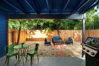 Chic 2BR Escape Sleeps 8 w Private Patio - Austin - 8