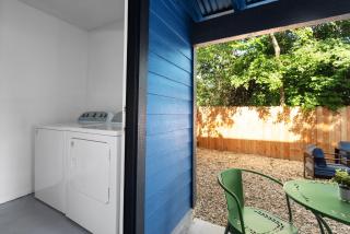 Chic 2BR Escape Sleeps 8 w Private Patio - Austin - 3