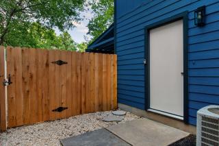 Posh & Serene 2BR w Private Patio - Austin - 8