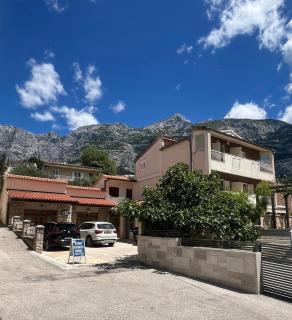 Apartments Olga 1 - Makarska - 0