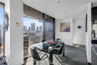 Docklands City Escape Views Pool Gym & Parking - 6