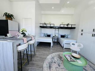 Boutique Hideaway in Laoag City - - 6