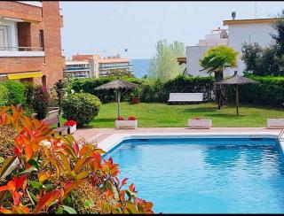 Simpático piso con 2 piscinas y vistas al mar - Lloret de Mar - 0