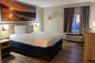 Days Inn by Wyndham Jamestown - Jamestown - 4