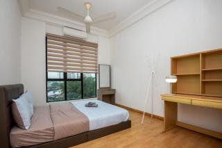 Stylish 4BR Near Paradigm Mall Pool Free Parking - Johor Bahru - 6