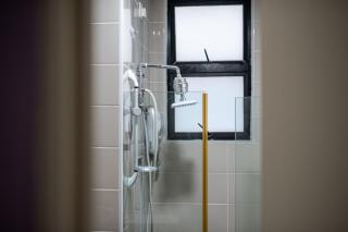 Stylish 4BR Near Paradigm Mall Pool Free Parking - Johor Bahru - 2