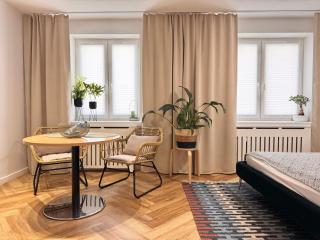 Tandem in Old Town - 24h self Check-In - 7