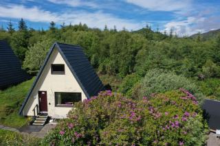1 Bedroom Cabin with Mountain & Loch Views - Quiet Location between Glencoe & Ben Nevis - Corran - 1