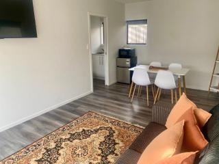 Beverley Hills Studio Apartment - Shared Pool and Hot Tub - Whangamata - 4