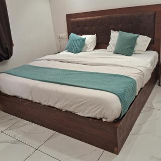 Hotel White Rock Zirakpur - Zirakpur - 2